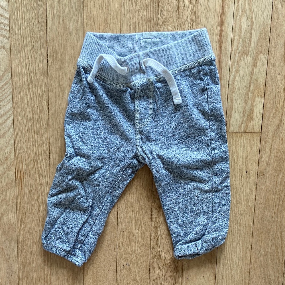 Baby Gap heathered grey sweatpant joggers size 12-18m